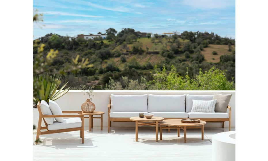Teak outdoor lounge furniture for hotel, resort, and villa projects by IKI TEAK
